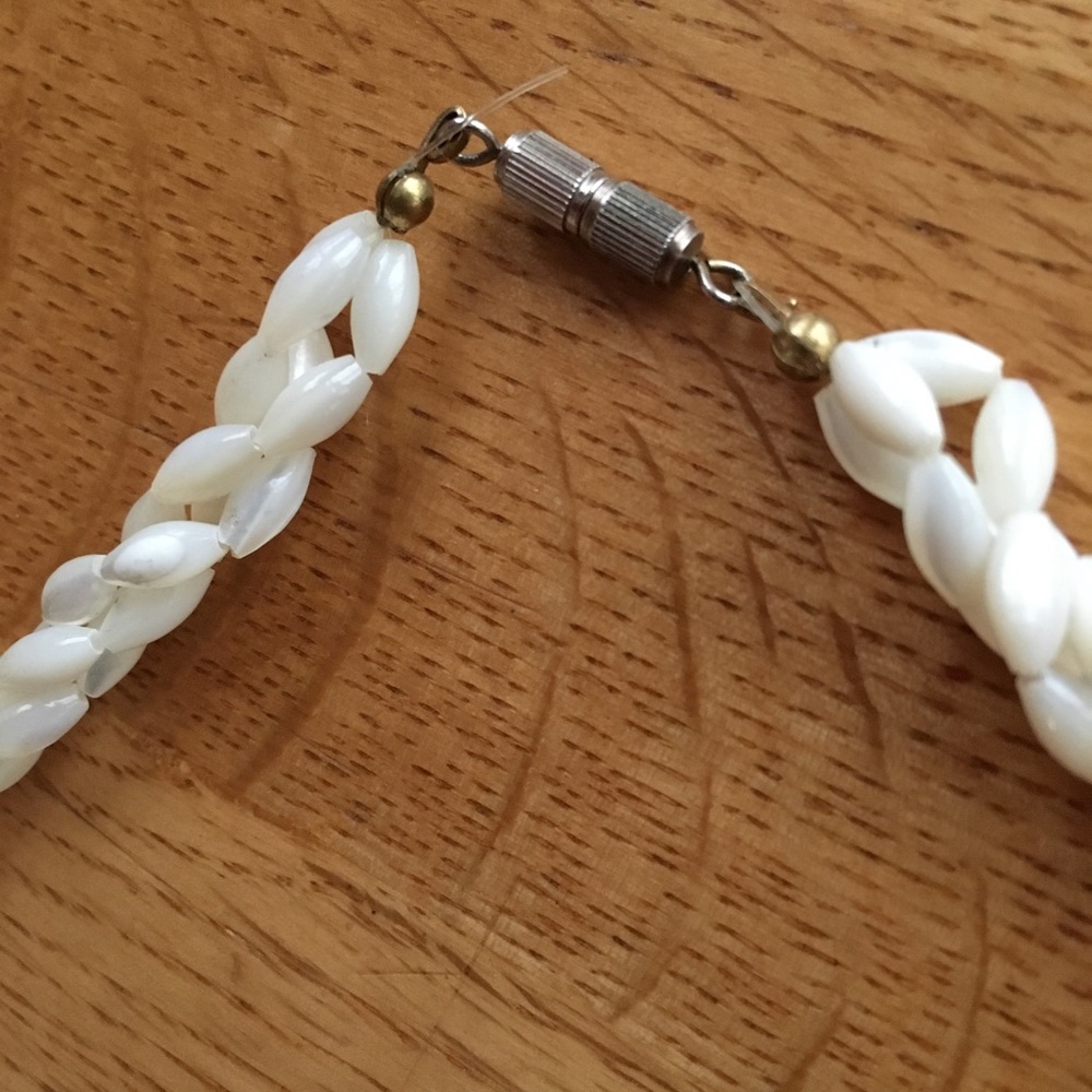 Shell necklace - Picture 3 of 3